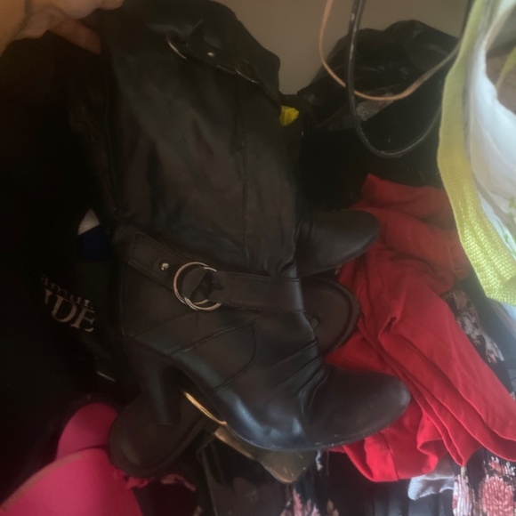 Clothes and boots - Picture 4 of 8